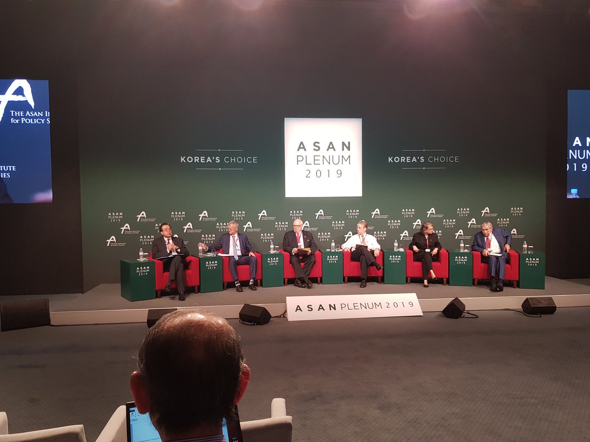 theseoulvillage's tweet photo. After breakfast (tea party or sustainable coffee?), #AsanPlenum
Day 2 starts with '#Nationalism or #Internationalism?' panel:  #LeeChungmin, #PascalBoniface, #EdwinJFeulner, #GJohnIkenberry, #YuliTamir, #PaulWolfowitz. https://t.co/JeY3UHDyXG