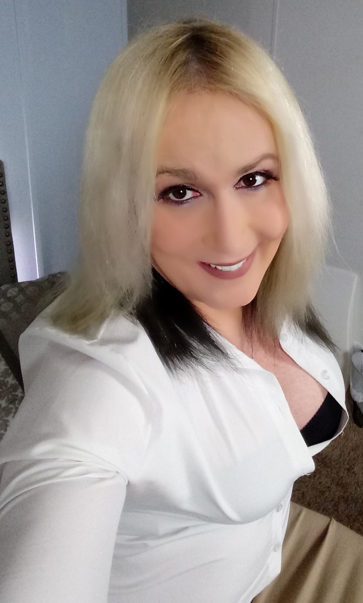 Autumn_Love317's tweet photo. Tuesday night milf mode. Who had ever had a milf fantasy? Come play with me. I'll be online in 5 mins. #Chaturbate #SquirtNetwork #TittyTuesday #bigboobs #BigBooty https://t.co/v1nqVZnJ3b