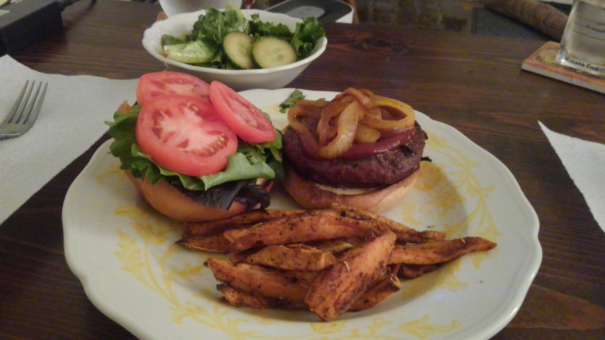 #cryptopchef charcoal grilled buffalo burger, grilled onions, sweet potato fries (c/o <a href="/achelois222/">ashe</a> who is herself a sweet potato)

<a href="/_TheRange/">The Range</a> <a href="/MeatTC_/">John Meat 🥩</a> <a href="/HenryTheETH/">HANK</a> <a href="/blknoiz06/">Ansem</a> 

we outcheeeaaaa