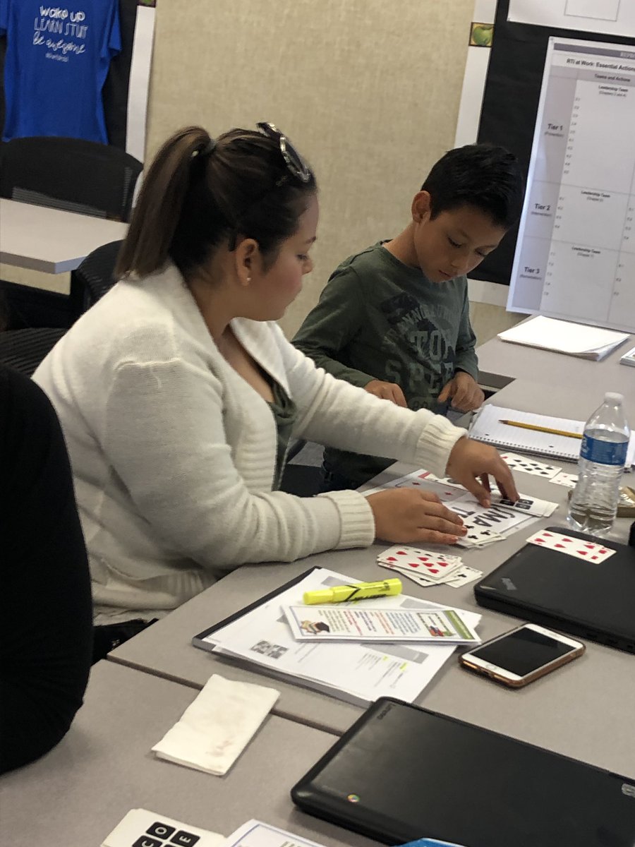 deanna_farias's tweet photo. Students as teachers! #ParentClasses #GoChiefs #VVUSD https://t.co/0FUXxrRa3P