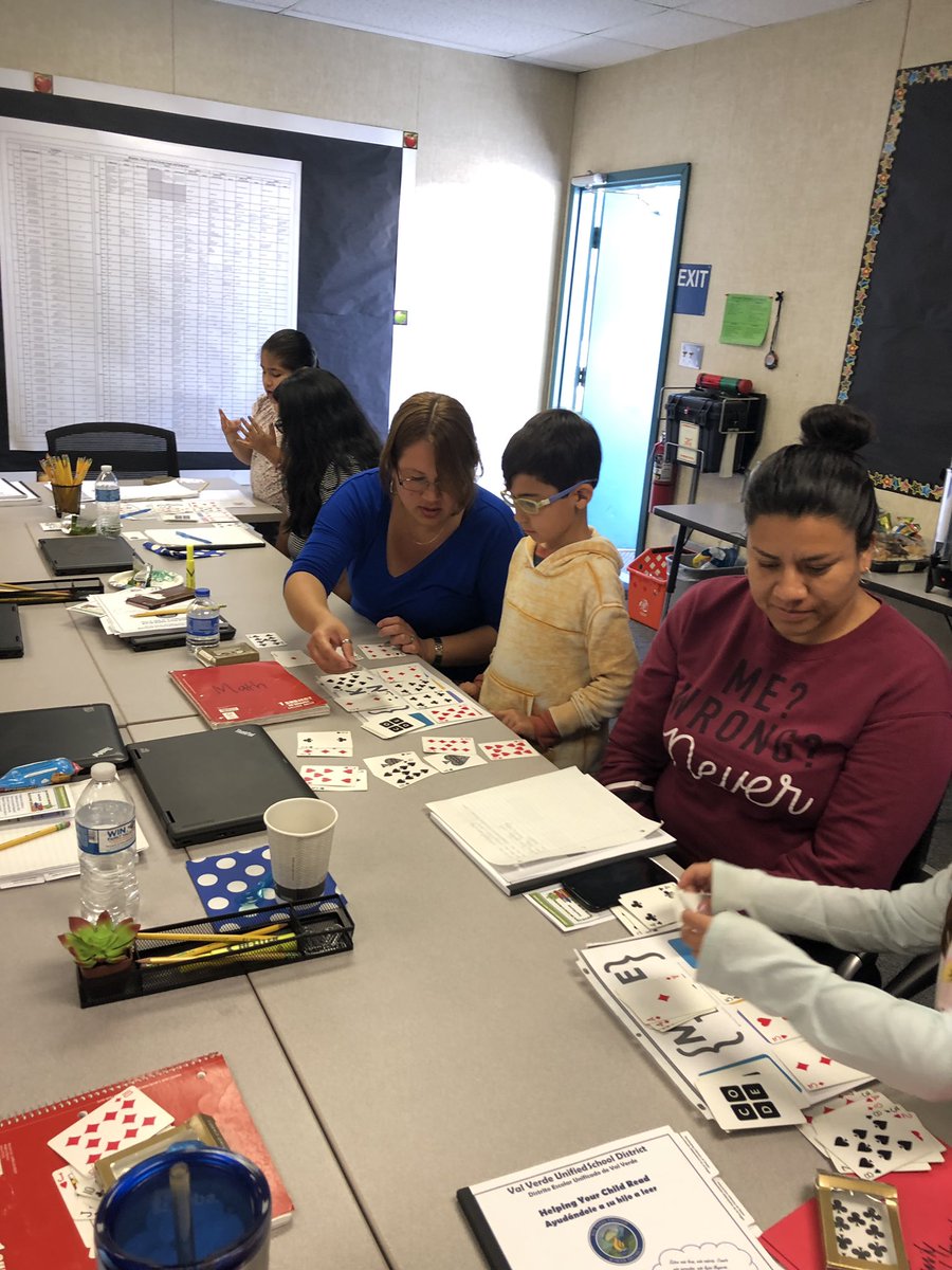deanna_farias's tweet photo. Students as teachers! #ParentClasses #GoChiefs #VVUSD https://t.co/0FUXxrRa3P