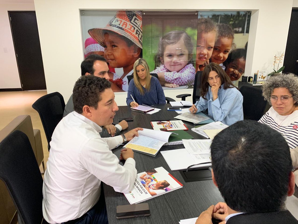 GobMeta's tweet photo. En búsqueda de conseguir la ampliación de cupos del @ICBFColombia para niños del Meta de cero a cinco años de edad, @jalbeiroserna, @SocialMetaSec, y el representante a la Cámara, @AlejandroVegaLi, se reunieron hoy en Bogotá con @JPungiluppi, directora general de la entidad. https://t.co/tdWhXC2DjZ