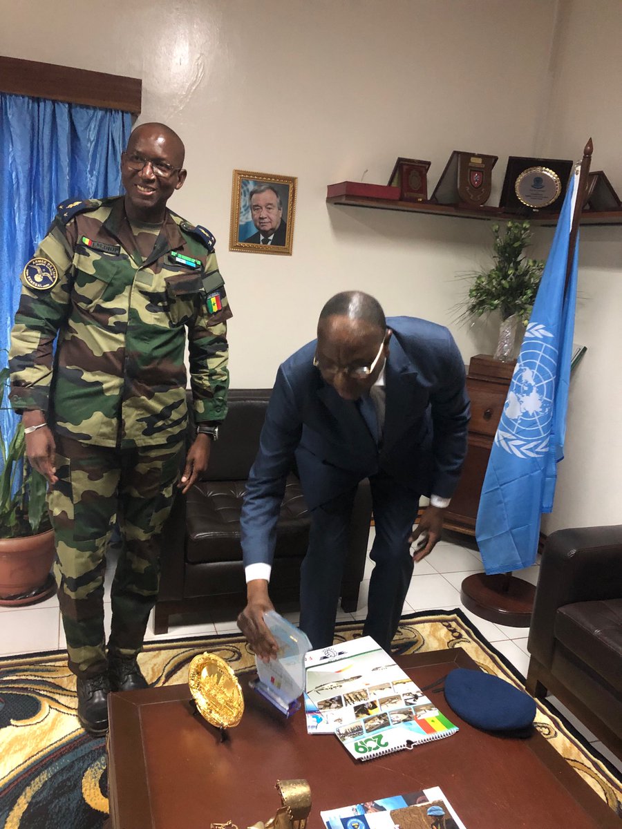 ndiayemankeur's tweet photo. Avec le Général de brigade aérienne Joseph Mamadou Diop, Chef d’Etat-Major de l’armée de l’air du Sénégal et sa délégation, le 23 avril 2019, dans mon bureau, à Bangui, venus  me rendre une visite de courtoisie. J’ai beaucoup apprécié le geste. #kebetu #senegalbot #Minusca https://t.co/lgMR1uNtsK