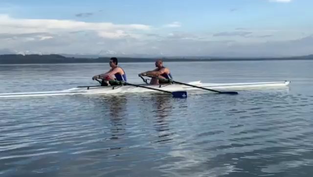 C'est pas encore parfait, mais on progresse !
.
It's not perfect yet, but we're progressing !
.
. 
#aviron #rowing #canottaggio #rudern #remo #snn #avironneuchatel #lacdeneuchatel #neuchatel #swiss #generationrowing #rowingbible #rowingpost #rowingispass… bit.ly/2Zw5TsQ