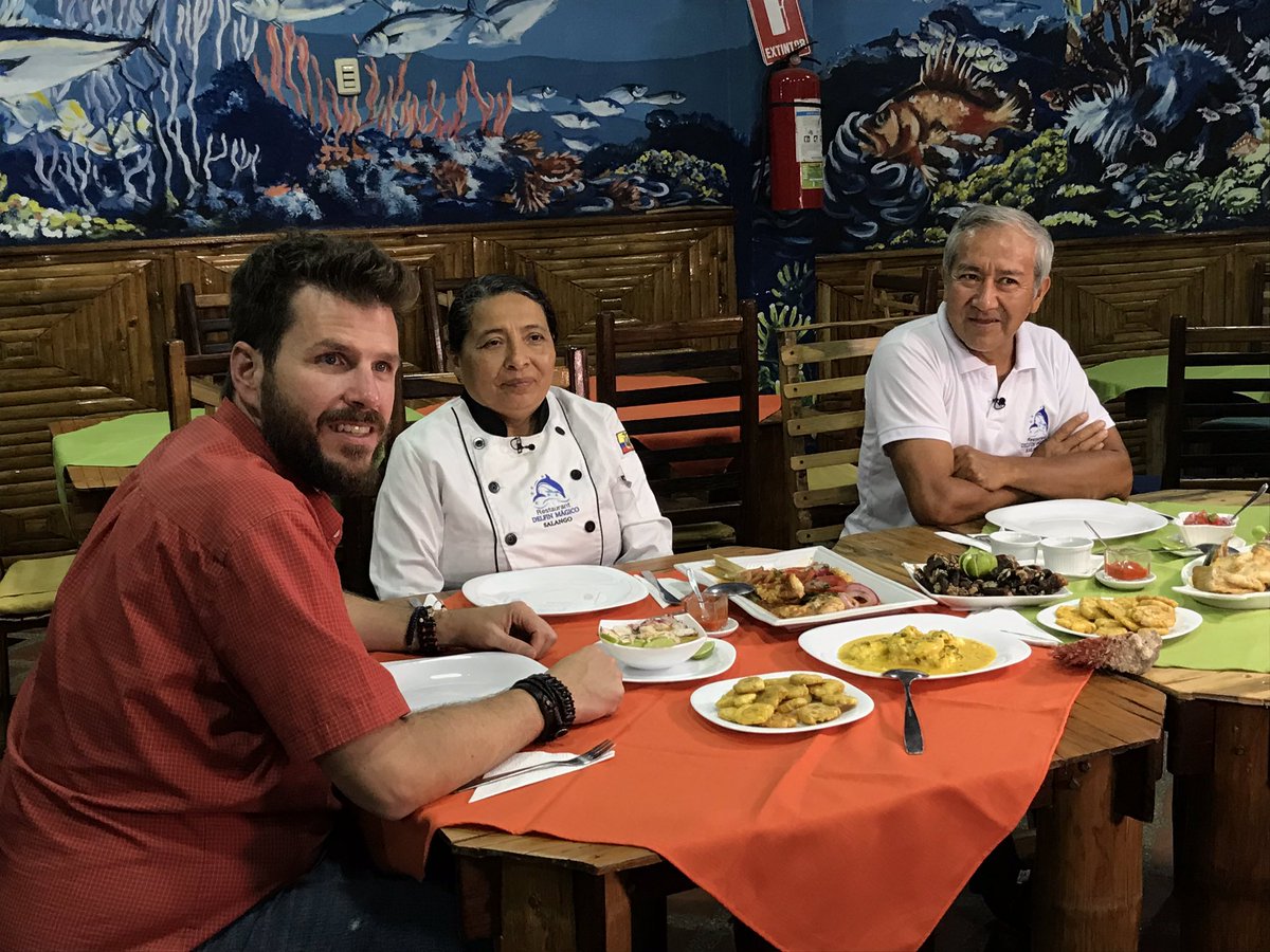 ecfilmcom's tweet photo. Percebes, conchas, patacones, pescado, camotillo y pulpo, nos ofrecieron en #Salango. Muchas gracias a @delfinmagicoret por su espectacular atención. #ViajesConSaborEC

#EcuadorForShooting https://t.co/cg5kxn8cmF