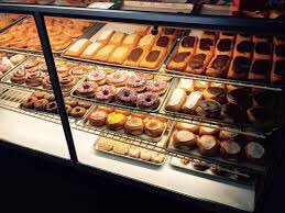 mapleskeyclub's tweet photo. KEY CLUB IS SELLING DONUTS TOMORROW MORNING IN FRONT OF THE GLC💛😋🍩 $1 to support a great cause! https://t.co/45JbfTqGPt