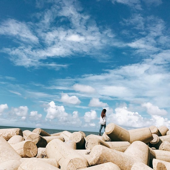 SplendorVietnam's tweet photo. Explore the unique features of Hai Duong Beach, with the three-sided star concrete blocks, magnificent white sand, and the spectacular moss covered rocks.
#HaiDuongBeach #Hue #Vietnam https://t.co/GO3DFwQf0w