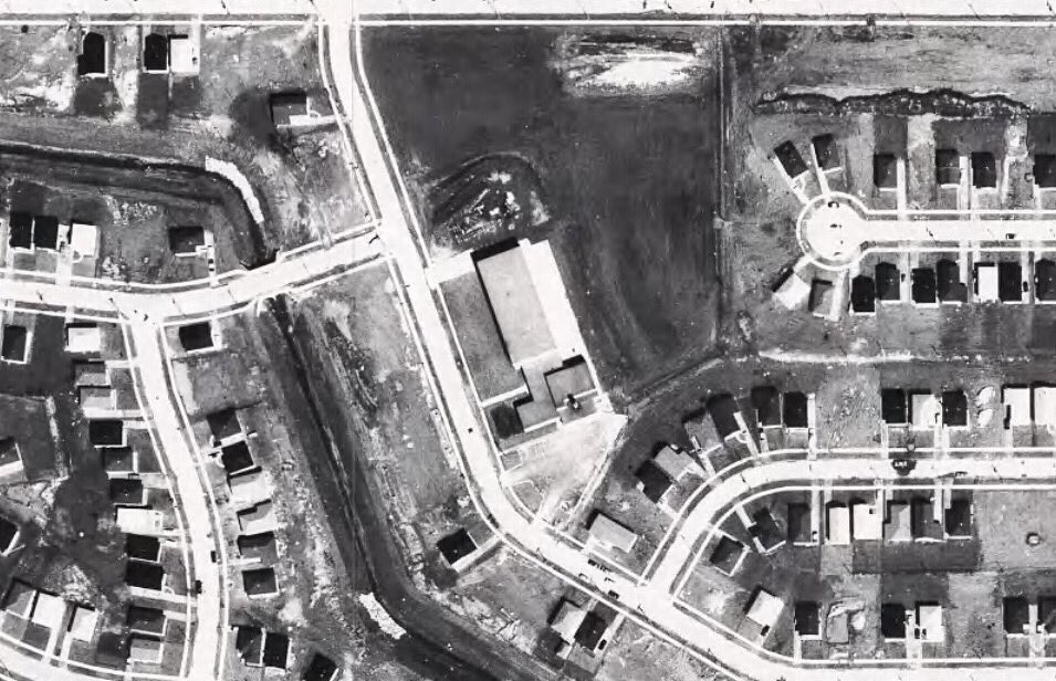 MsGordon206's tweet photo. @BeaumondeHJMS @tdsb Using aerial photos we can see our school neighbourhood transform from farmland in 1957, through the subdivision development and foundation construction in 1959, to the original building in 1960 which still forms the core of our school today. https://t.co/ix2VQqyr0U