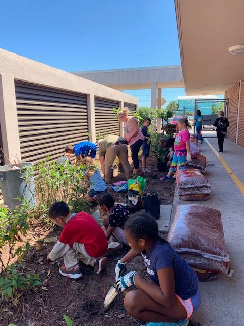 MrsFridayABES's tweet photo. Butterfly garden Earth Day service project.  @HCPSApolloBeach #BeWhoYouAre #WeClimbTogether
#ExceptionalLearningatABES
@Gifted_HCPS https://t.co/bx7o4E0dN3