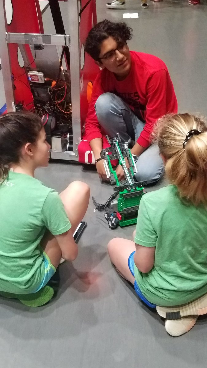 UnionPS_Science's tweet photo. UBotics 3507 and Ranger Robotics (Danaby) show off their respective robots and swap coding and build skills...learning from each other. #reptheU https://t.co/k5XXa6CfWI