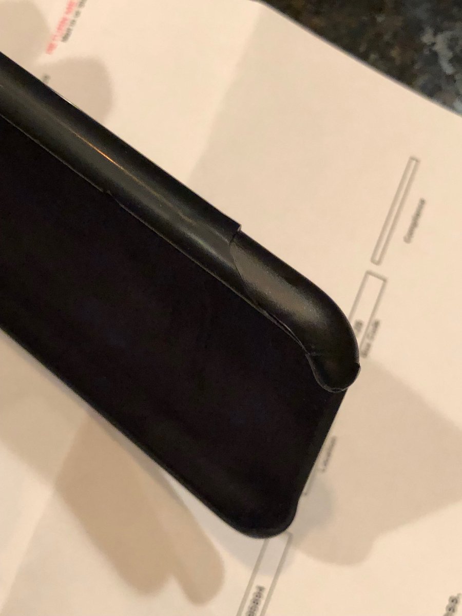 Douglas_Rich's tweet photo. ⁦@Target⁩ received my “new” iPhone case that was replaced with a previously owned, broken case. https://t.co/Oo8NnlqFF1