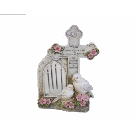 interiordepot's tweet photo. Condolences with a gift to keep. This statue can be sent to a residence or the funeral home. Approximately 11.5 inches tall.
The inscription reads:When someone you love becomes a Memory, the memory becomes a treasure https://t.co/DSjLYI0RcG