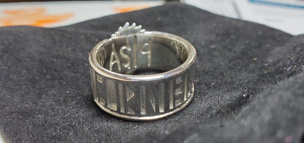 AlanaShizume's tweet photo. My solid silver #3Dprinted owlbear @Cornell class ring has arrived from @shapeways! I learned that simpler, exaggerated features actually give a cleaner look at such small scales. Still, I love it, even its derpy little face. Love to see if you can do better! #CornellEngComm https://t.co/yKDO0Xz8rt