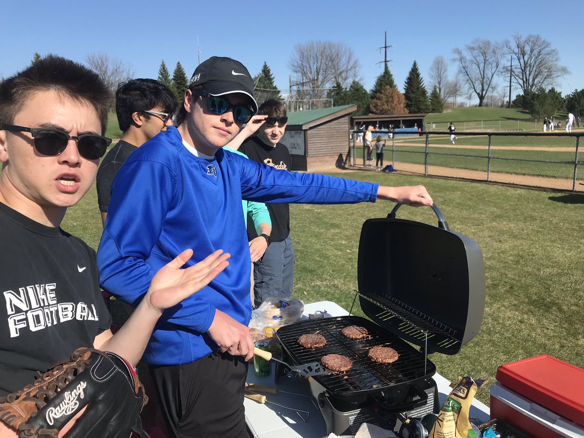 respectgrillers's tweet photo. First burger ever today! One small step for man, one giant leap for Grillers everywhere 🚀❤️ To add onto that the boys pulled another win! ⚡️⚡️ #burgerweek https://t.co/tJDGT0ATyg