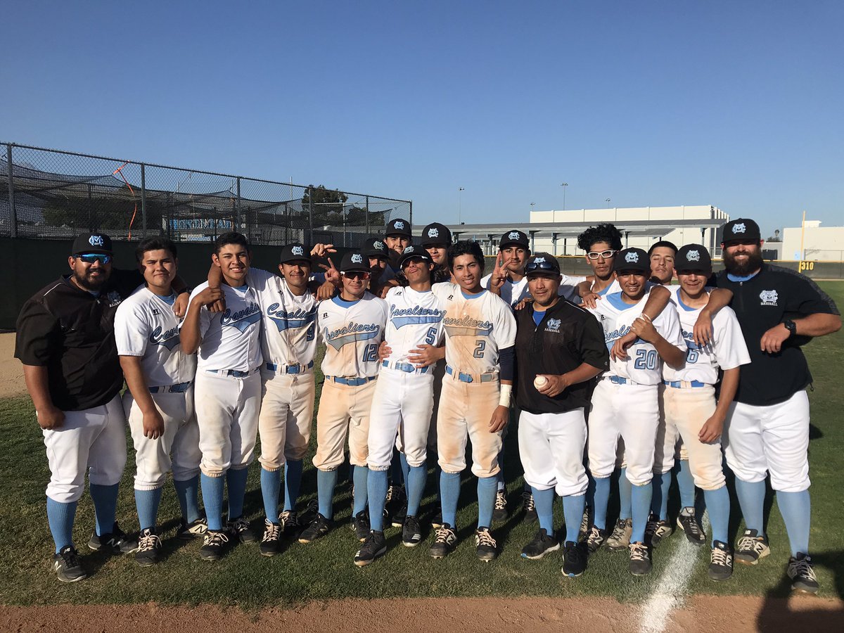 Mr_Garnica3's tweet photo. Congratulations to coach Castro on his 200th Win. So proud of you and your desire and heart for the absolute best!! Thank you coach for all you have given game!! I see your commitment, your sacrifice and your work ethic to provide our kids the best! Thank you! #200winclub Ⓜ️⚾️ https://t.co/a3rsG3z0Sk