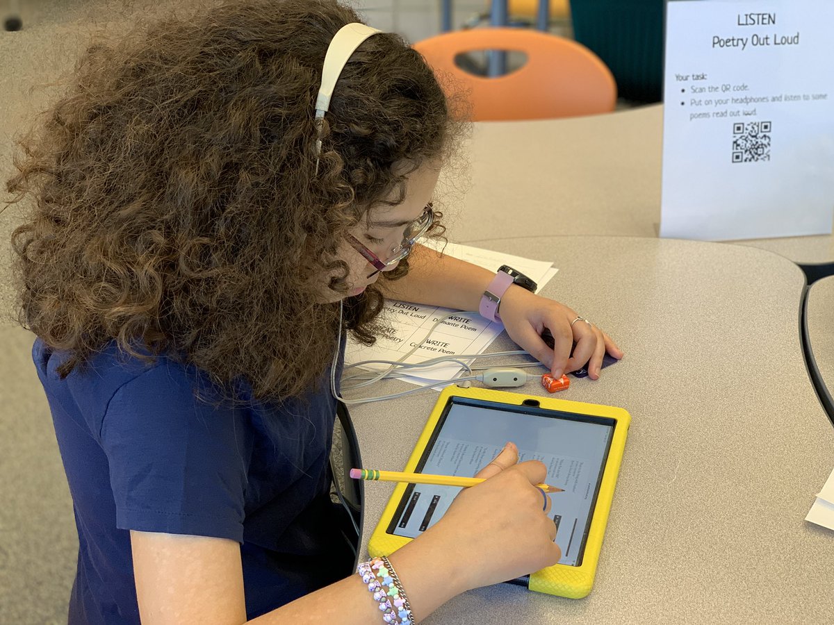 kilmerlibrary's tweet photo. #NationalPoetryMonth We had a great time today celebrating! #ourkms https://t.co/u6MeDmdSzk