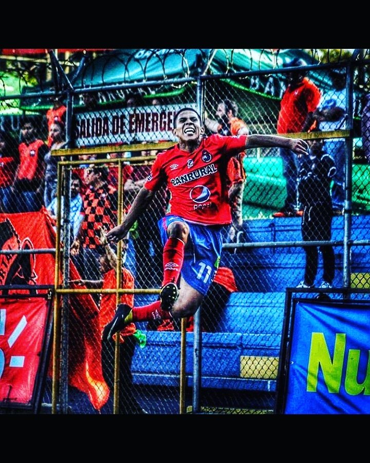 john92mendez's tweet photo. Siempre con los pies en la tierra 💪⚽️ https://t.co/fkmwau07x6