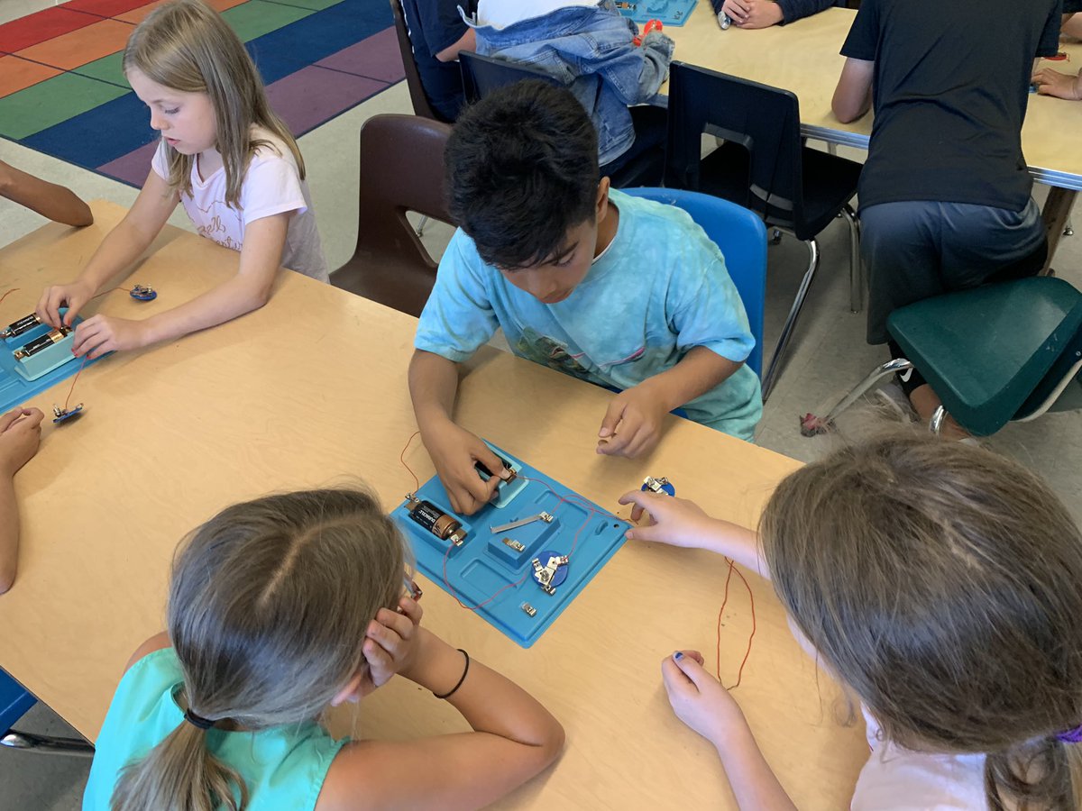 missbrownstein's tweet photo. Exploring electrical circuits in the science lab today with Ms. Kolbeck! https://t.co/98jm6bVDQS