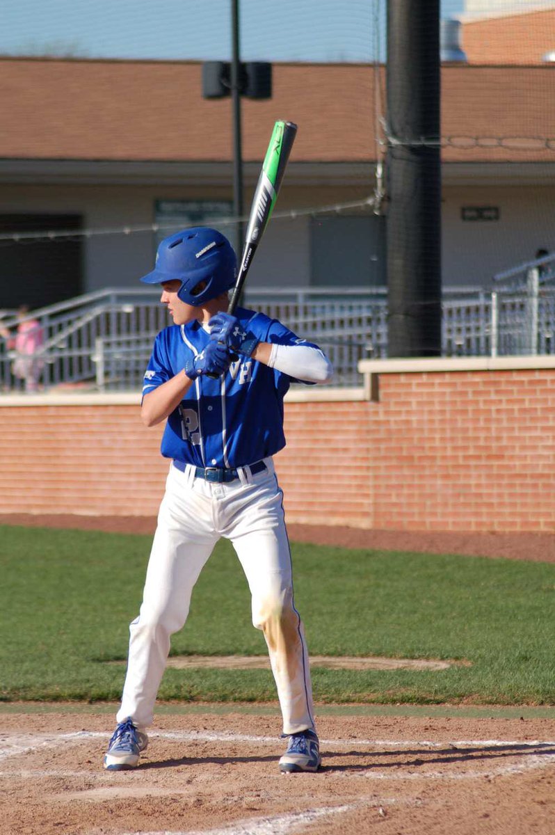 bpiep22's tweet image. Pretty cool when both your high school kids are winning pitchers on the same night. Varsity softball defeats Maine East and Freshmen baseball defeats Glenbrook North. #throwstrikes