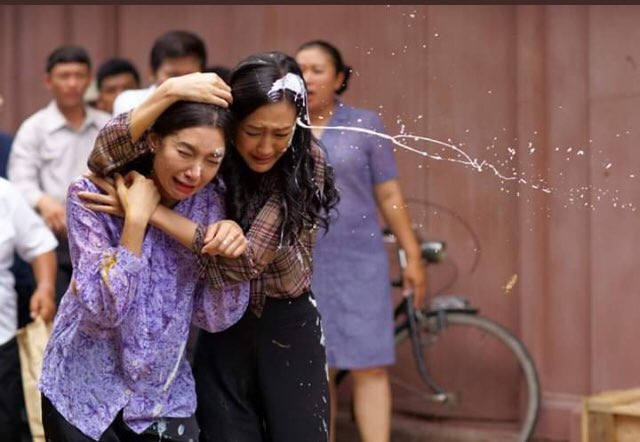 OrakunyaS's tweet photo. ฉากนี้เปนอะไรที่สุดๆไปเลย การที่เราถูกคนข้างนอกตัดสินโดยที่ไม่รุตื้นลึกหนาบางหรือไม่มีทางได้อธิบาย มันเปนเรื่องที่เจ็บปวดที่สุด แต่สุดท้ายคนที่อยู่เคียงข้างเราคือคนในครอบครัว   #กรงกรรมep17 https://t.co/lTlJIGVsvf