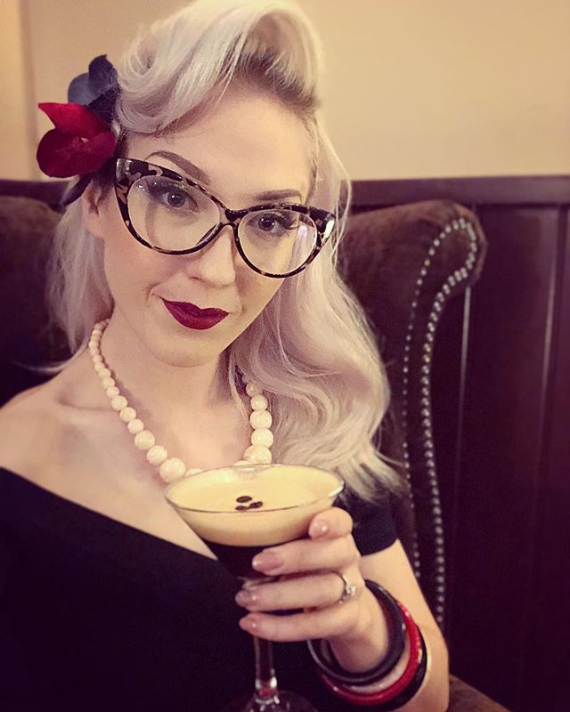 MissRosyApples's tweet photo. โ๏ธ๐ธโบ๏ธ @imperialmaidstone .
.
.
#cocktails #cocktailnight #tuesday #espressomartini #datenight #blonde #redlips #girlsinglasses #glasses #splendette #vintage #vintagegirl #vintagestyle #pinup #pinupgirl #pinupstyle #retro #repro #50s #1950s #hair #selโฆ https://t.co/pYSEZPctva https://t.co/a6VoqYeHDD