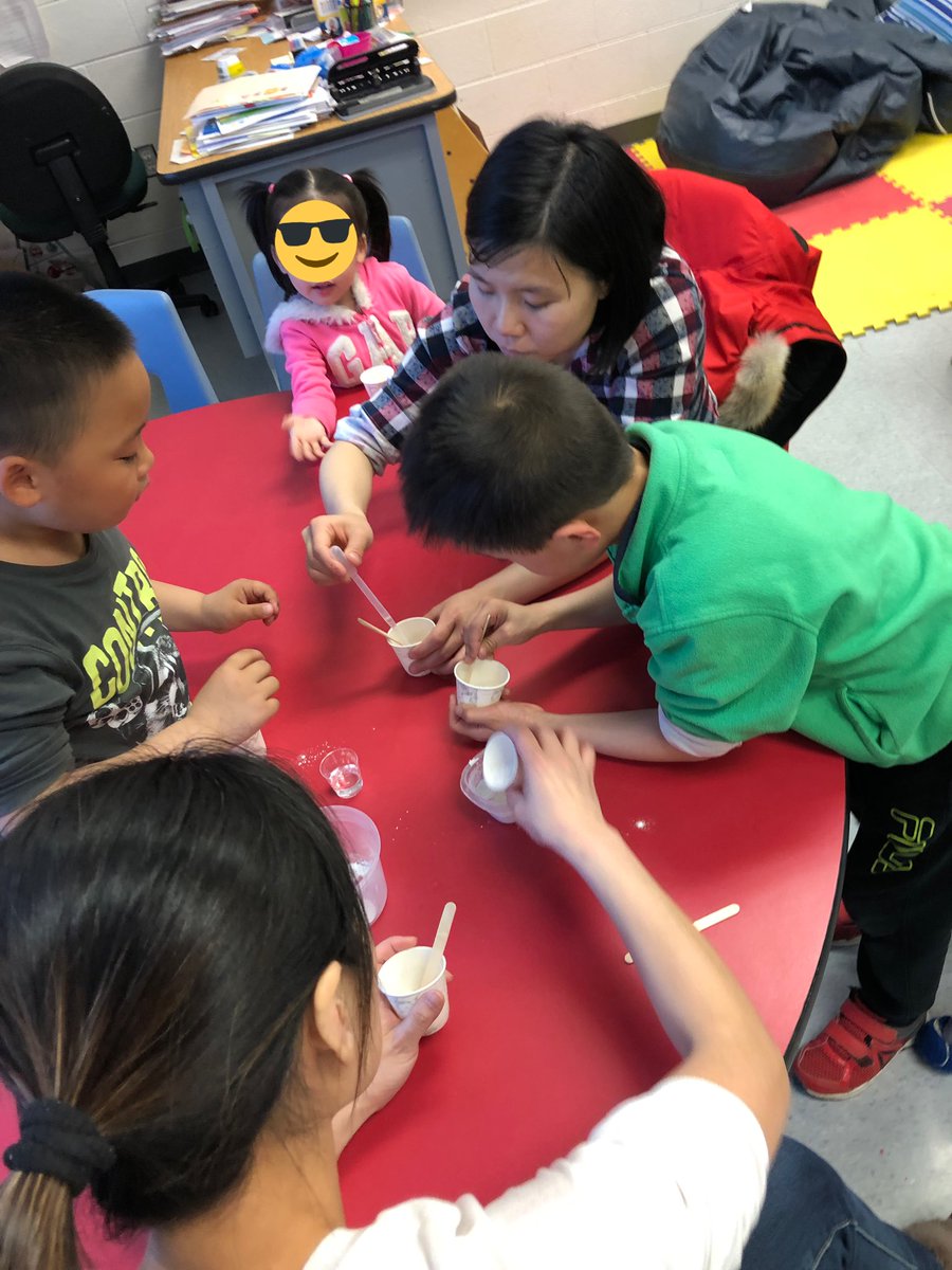 MsCook_InClass's tweet photo. @Sci_in_School engaged families @faircloughps in exciting activities at our Family STEAM Night! https://t.co/gS37QjQzIH