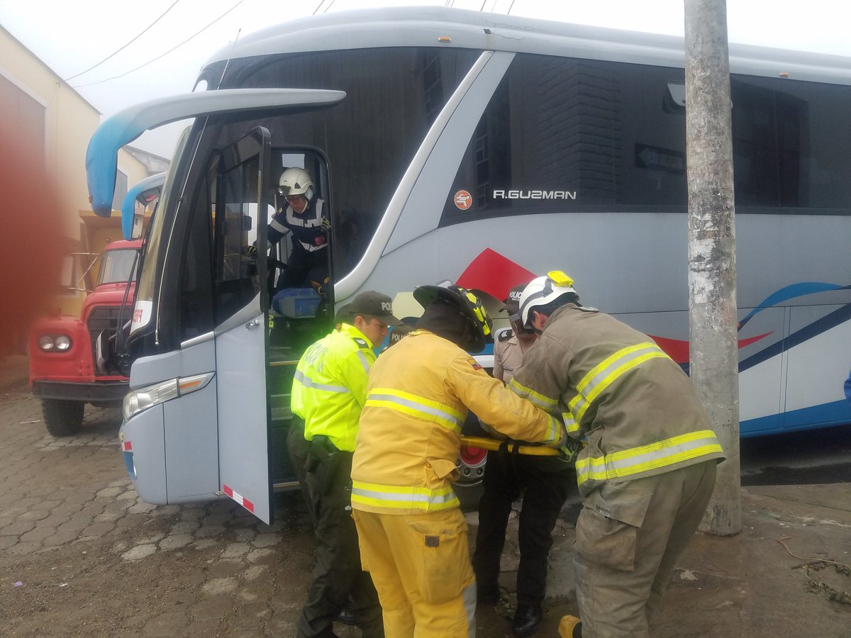 ComisariaG's tweet photo. Simulacro accidente de tránsito.
Instituciones unidas para fortalecer nuestras aptitudes por un mejor Girón.
@goberazuay @achirasnet @tomebamba @azuayinten @JPoliticaGiron https://t.co/BOseN0LG2w