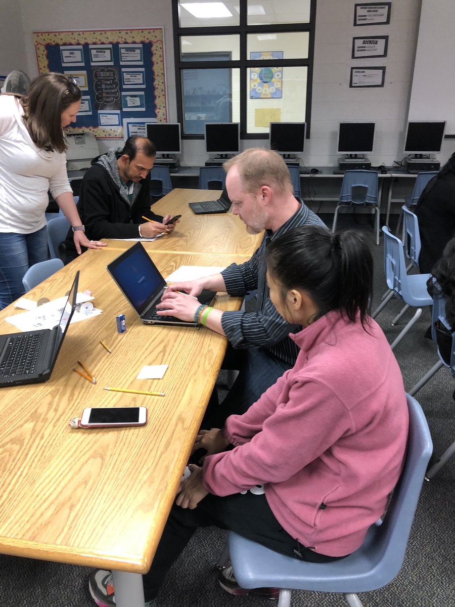 MsCook_InClass's tweet photo. Engaging and empowering families @faircloughps #FamilySTEAMNight https://t.co/2aLY0QePf4