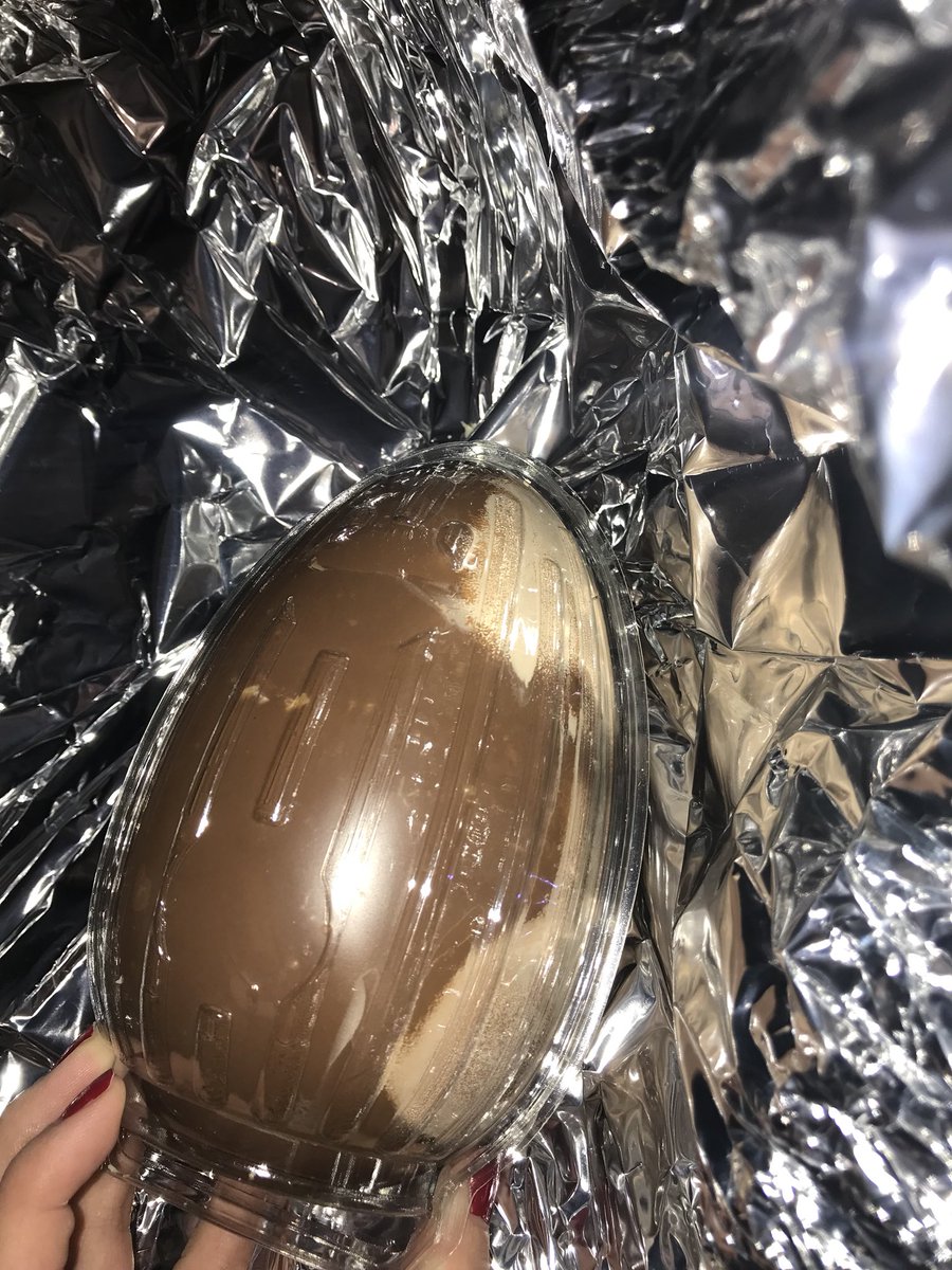 mariacasabal's tweet photo. @FerreroRocherAR  mi huevo de pascua vino podrido 😰 https://t.co/i3pI3lIzMf