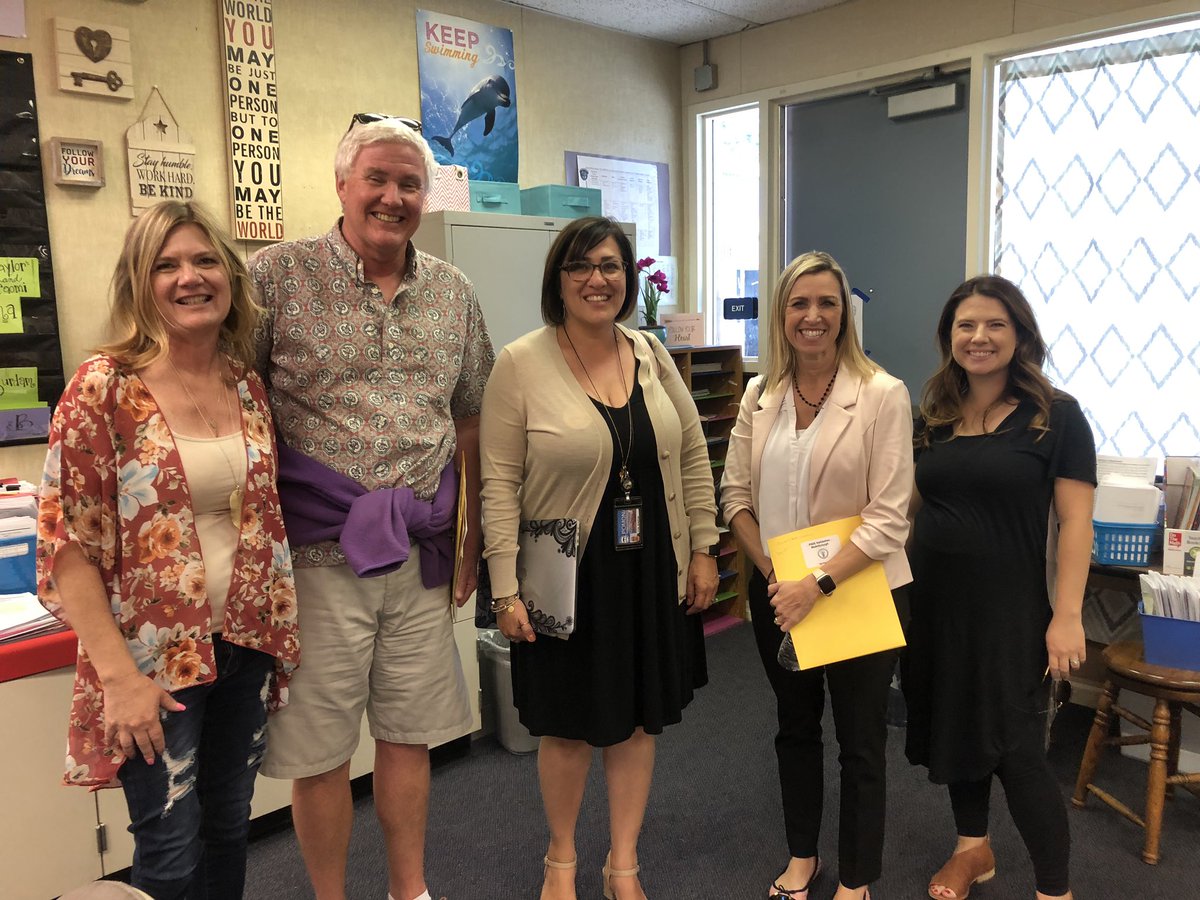 sp_pon123's tweet image. #PBIS Validation Walk @DeckerPUSD celebrating the PBIS journey with PBIS Coach Fixa, PBIS Team member Christie Moran, Visiting guests from Alta Loma &amp;amp; not pictured-@PUSDMathDanaE @2KatShoPUSD Princiapl Norwood. Thank you for your honesty and Riding the Wave of Success!