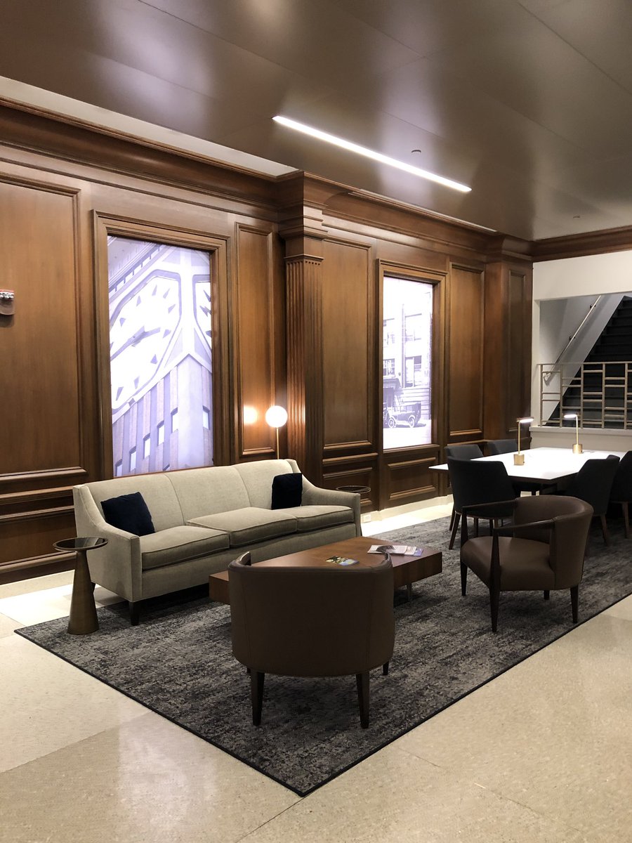 JackieP_EUA's tweet image. @EUA renovated lobby design @ROKAutomation #classic with a #modern touch 🙌 #workplaceexperts #architecture #detailsmatter #storytelling #creatingmoments #repourposed crown molding as a wall covering! #innovative