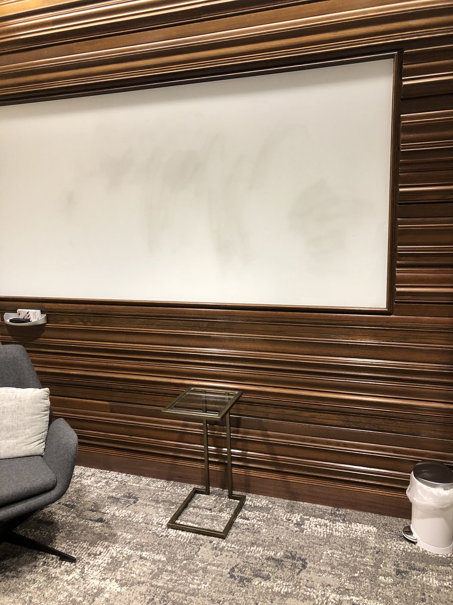 JackieP_EUA's tweet image. @EUA renovated lobby design @ROKAutomation #classic with a #modern touch 🙌 #workplaceexperts #architecture #detailsmatter #storytelling #creatingmoments #repourposed crown molding as a wall covering! #innovative