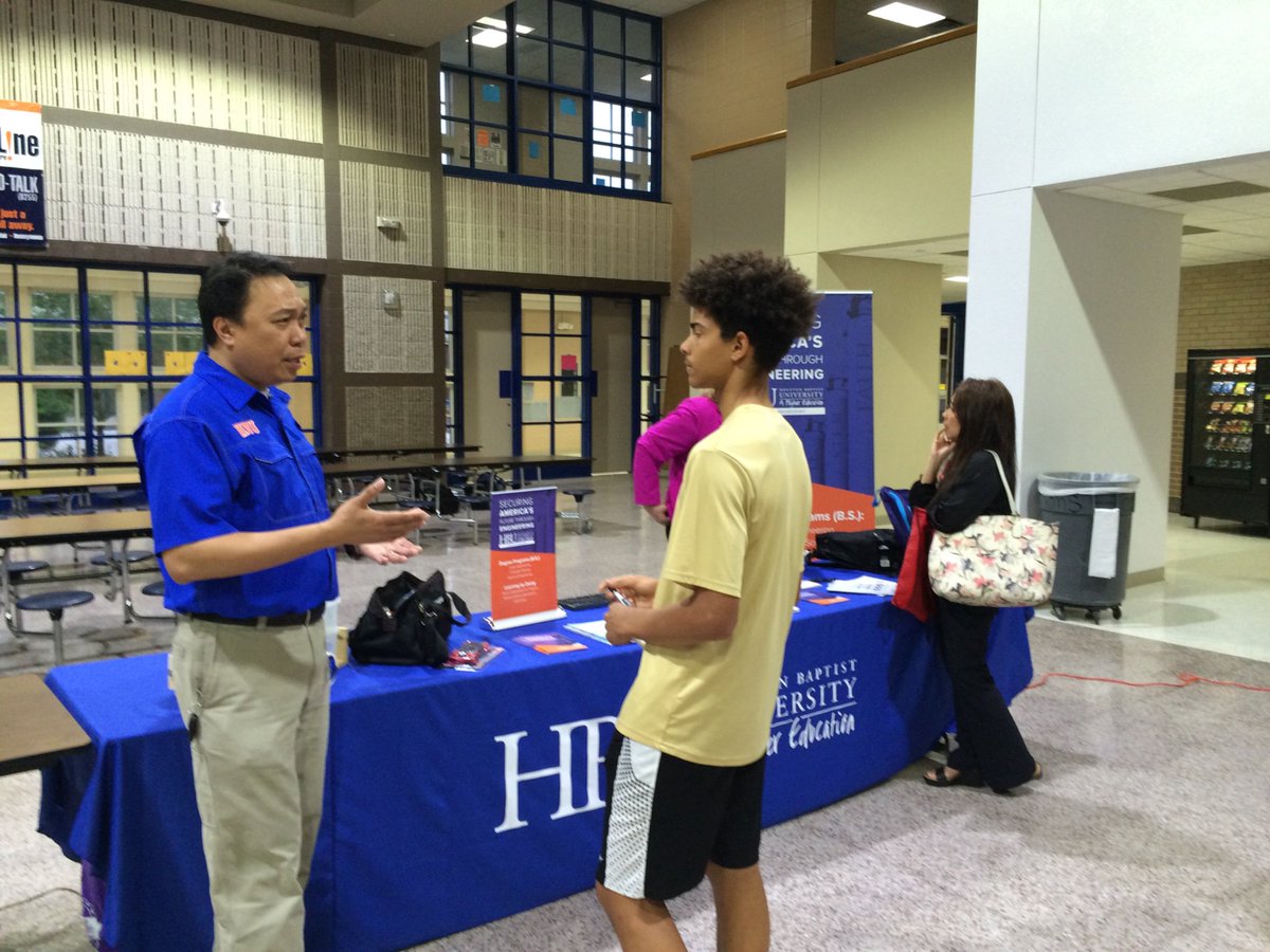 elkinsengineers's tweet photo. Great turn out for the EA Career Fair. Thank you to all the presenters for attending! @Elkins_EABC @ElkinsHS @FBISD_CTE @FBISD_ELO https://t.co/0Yz2u4GOjy