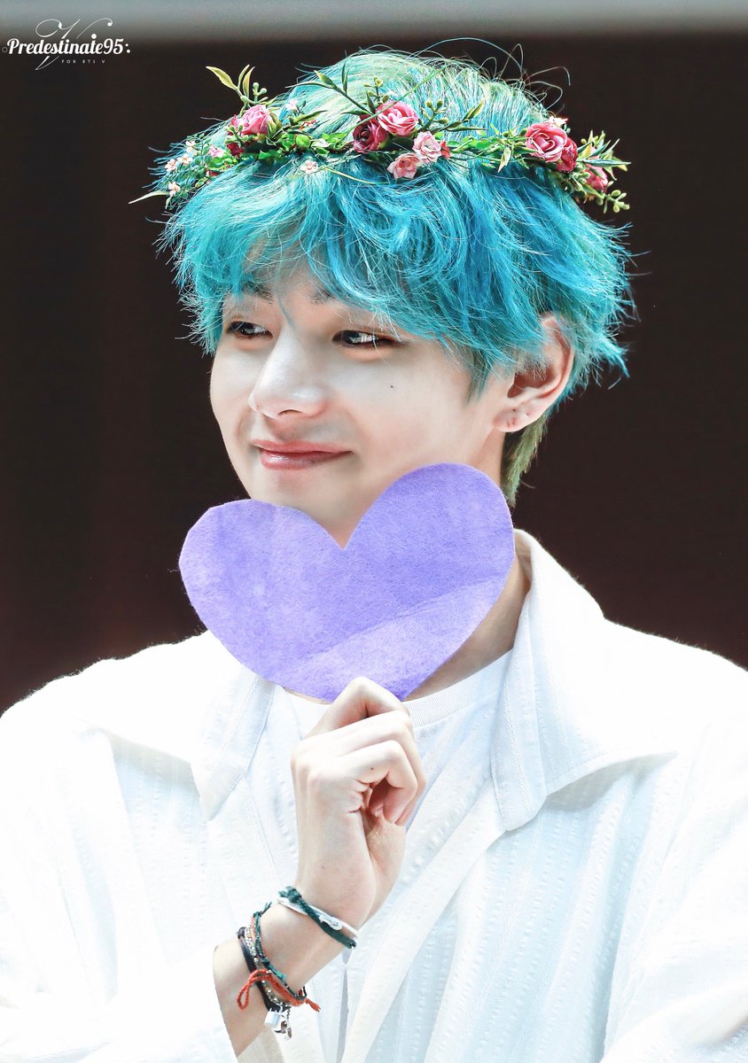 PredesTINAte95's tweet photo. 190421
알라딘 팬싸
@BTS_twt 
#BBMAsTopSocial BTS @BTS_twt 
 #뷔 #BTSV #BTS⁠ #V #방탄소년단 #김태형 #태형 #Taehyung #방탄소년단뷔 https://t.co/Vpi8XKMZ8w
