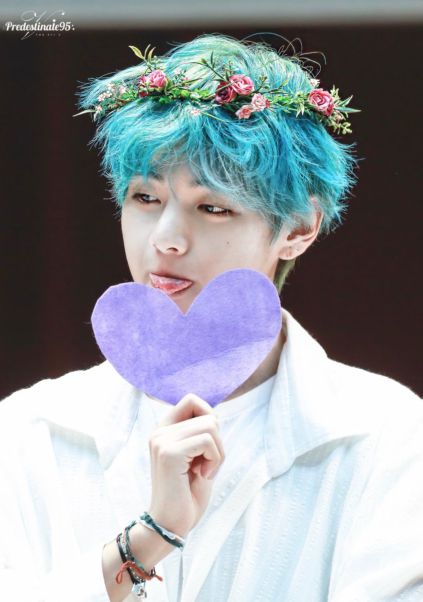 PredesTINAte95's tweet photo. 190421
알라딘 팬싸
@BTS_twt 
#BBMAsTopSocial BTS @BTS_twt 
 #뷔 #BTSV #BTS⁠ #V #방탄소년단 #김태형 #태형 #Taehyung #방탄소년단뷔 https://t.co/Vpi8XKMZ8w