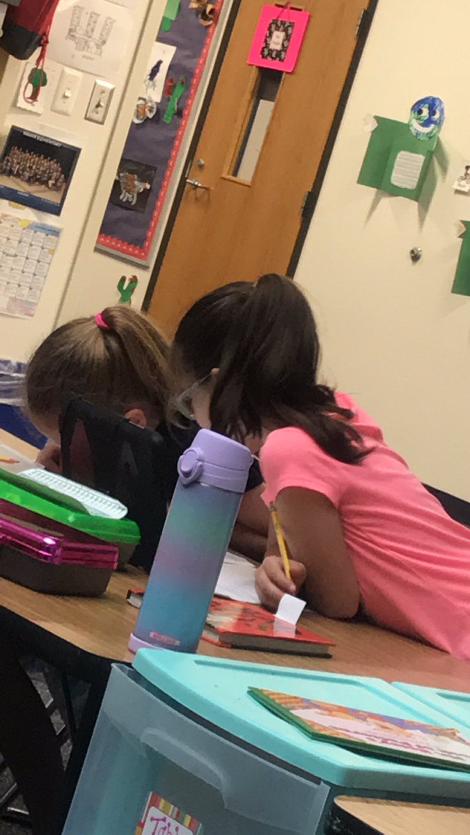 katie_counselor's tweet photo. When research is life! 🧠📝 #walelm #mymisd #classifyinganimals https://t.co/cP437ynOPh