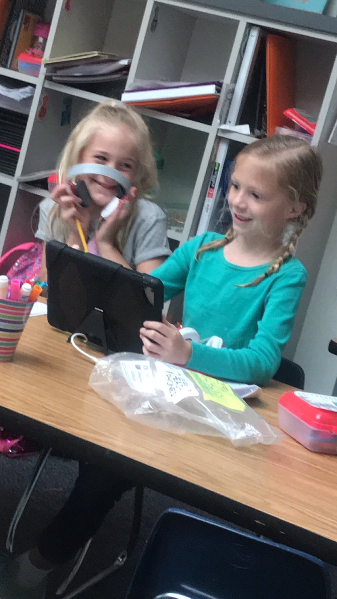 katie_counselor's tweet photo. When research is life! 🧠📝 #walelm #mymisd #classifyinganimals https://t.co/cP437ynOPh