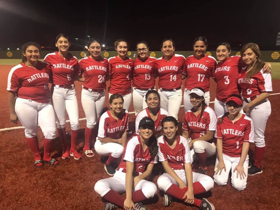 RGCsoftball's tweet photo. •The Lady Rattlers will have a 3 game series against Mercedes Tigers at playoffs. 🥎
•Wednesday- @ Mercedes 🐯 
•Thursday- @ Rio 🐍 
•Friday- @ Rio  🐍(if necessary) 
•GOOOOOO RATTLERSSSS‼️ https://t.co/buU96O7F6g