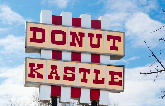 JohnHinerMLive's tweet photo. In light of the @APStylebook and its latest rulings, I offer up a ready-made two-fer I found on the streets of metro Detroit. @AP @detroitkhalil Does it offer a "drive-thru," perchance? https://t.co/5g0e6BH5wi