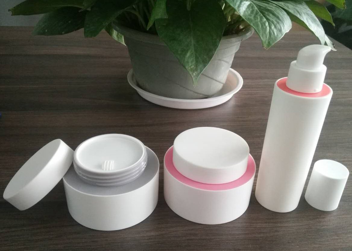 TopfeelPack's tweet photo. @TropicSkincare do you like the double wall PP bottle &amp; jar, with different color shoulder https://t.co/EAeMcXUFwB