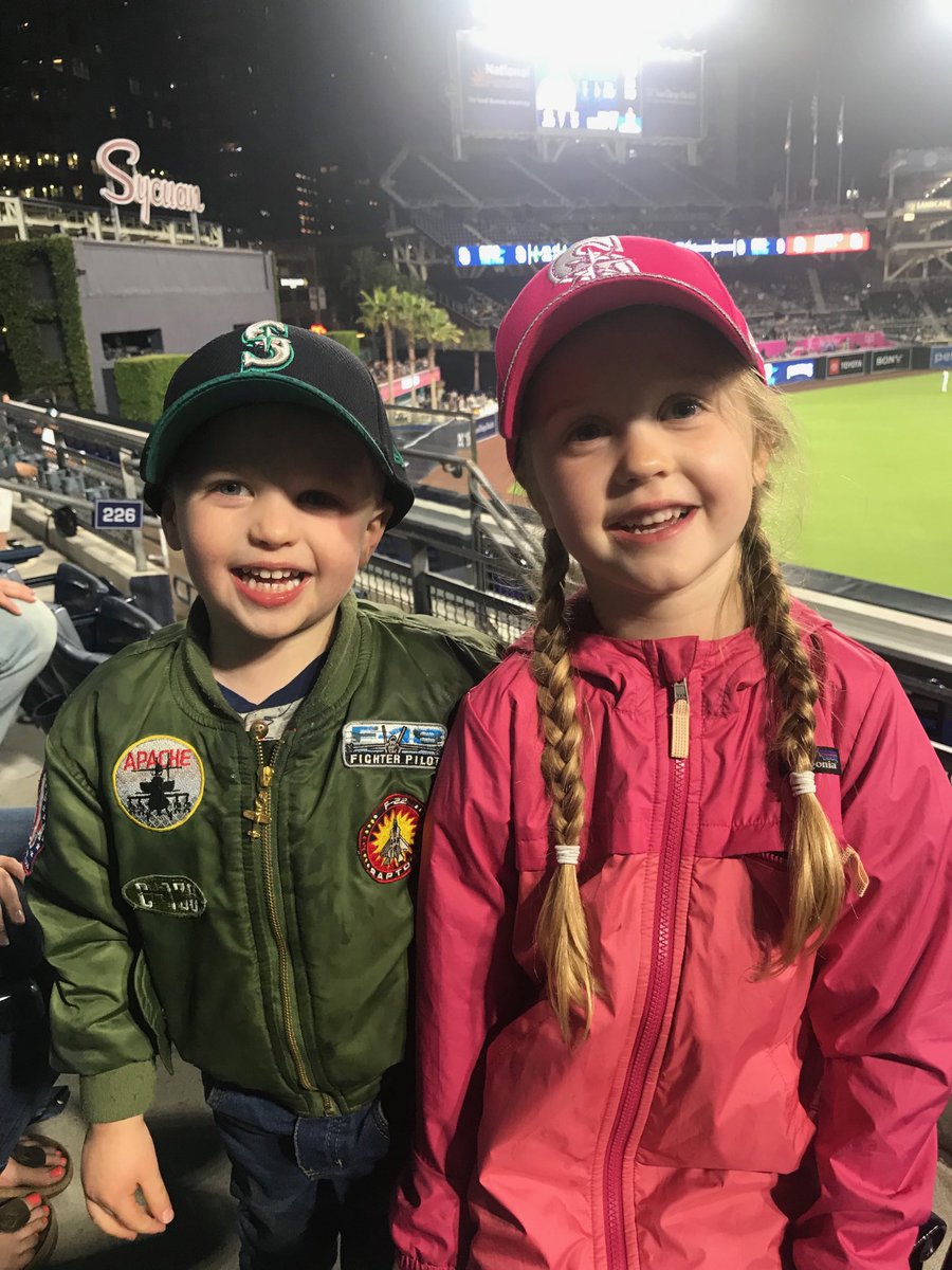 moneil2700's tweet photo. #WhereIRoot ⁦@Mariners⁩ https://t.co/cIO2XdInZ4
