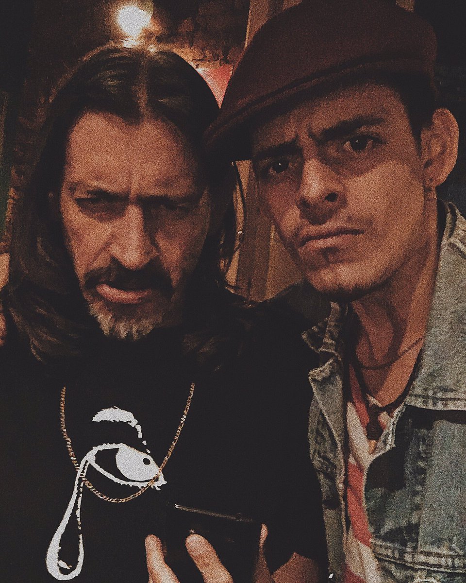 JeroGZ's tweet photo. Que sea rock, es lo heredo de vos
Dos personas muy enfermas de la misma sangre https://t.co/mv4bQwdPFy