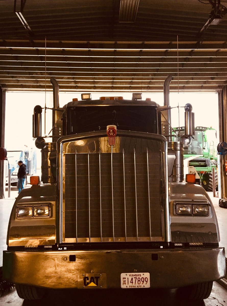 BenjaminTheaker's tweet photo. My journey started by getting on the wrong train followed by 3 right trains and then 6 flights

I’ve been studying for my CDL (American lorry test), meeting the crew and working on brand new John Deere machinery 

I can happily say I’m loving every minute of this USA adventure https://t.co/vCaC6Xw97E