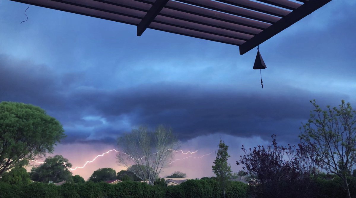 JorgeTWeather's tweet photo. First lightning capture of 2019 on #Share4! Beautiful ⛈️
📸: Kelleigh Finley in Bosque Farms, New Mexico @KOB4 #nmwx https://t.co/9k7DiLFZA4