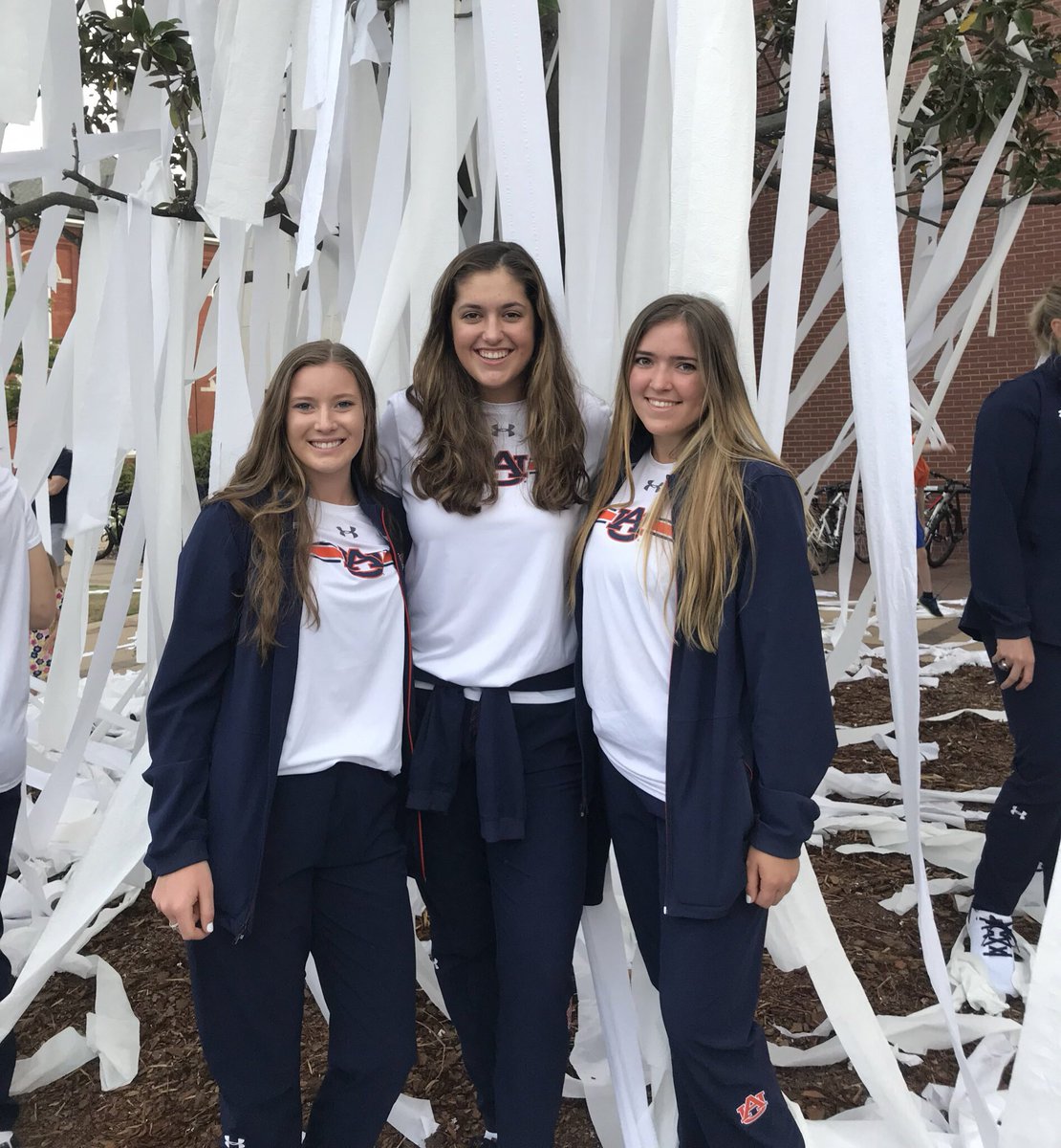 3 years ago we rolled toomers as recruits. today we rolled toomers as teammates for our first national championship. beyond blessed to be a part of <a href="/AuburnEQ/">Auburn Equestrian</a> with my best friends.