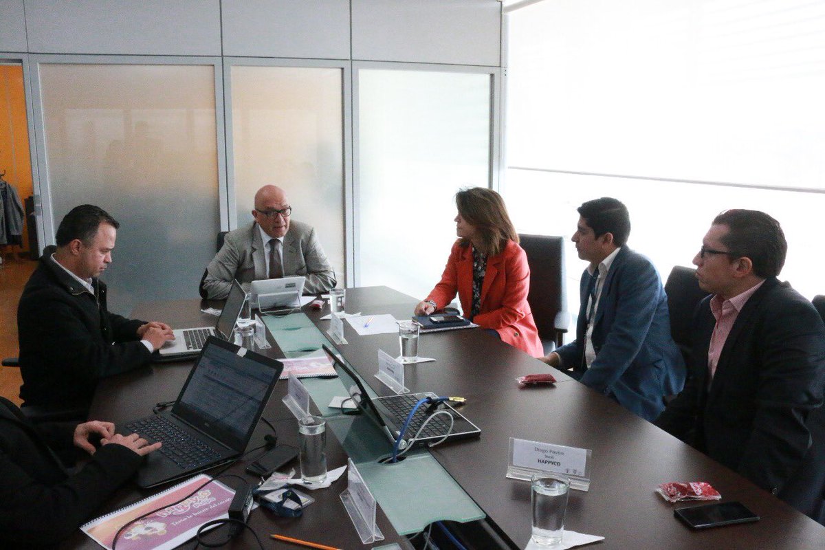 ProEcuador_'s tweet photo. #Quito| Ministro (S) @YParreno mantuvo reunión con la empresa ecuatoriana #HappyCo, con el objetivo de apoyar la diversificación y la generación de valor agregado agroindustrial, a través de la producción de pulpa de cacao. https://t.co/qEZ9SPq0RS