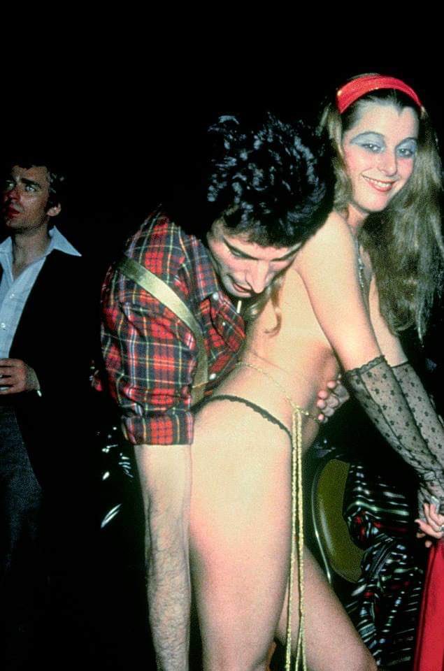 mercurysarchive's tweet photo. Freddie Mercury at a Queen party promoting "JAZZ", 1978.
#FreddieMercury https://t.co/xQRjTysI4d