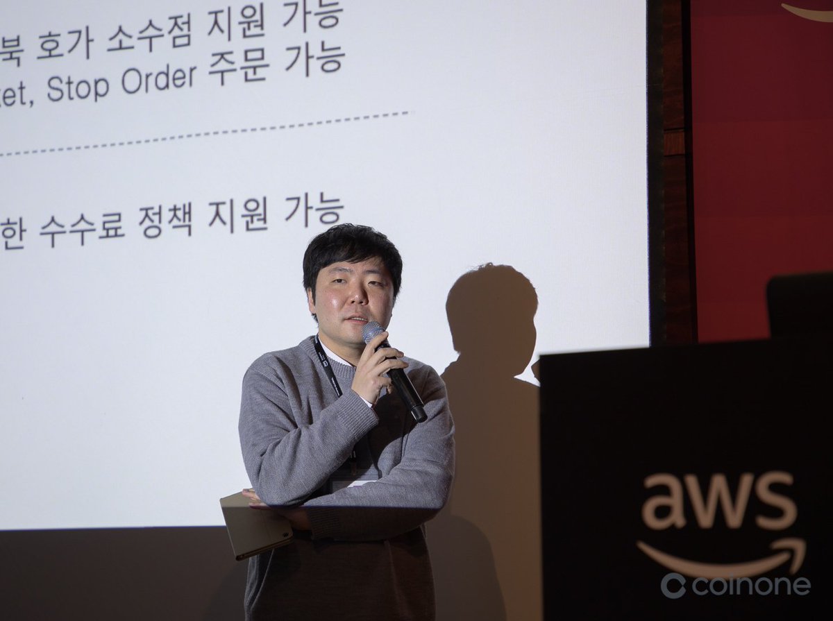 CoinoneOfficial's tweet photo. [#Conference]
Coinone Crew attended #AWS_Summit on April 17-18.
Thank you for giving us the time to explain how well our trading engine works with #AWS .
@awscloud @AWSKorea #EasyCryptowithCoinone https://t.co/7TcHl1REUm