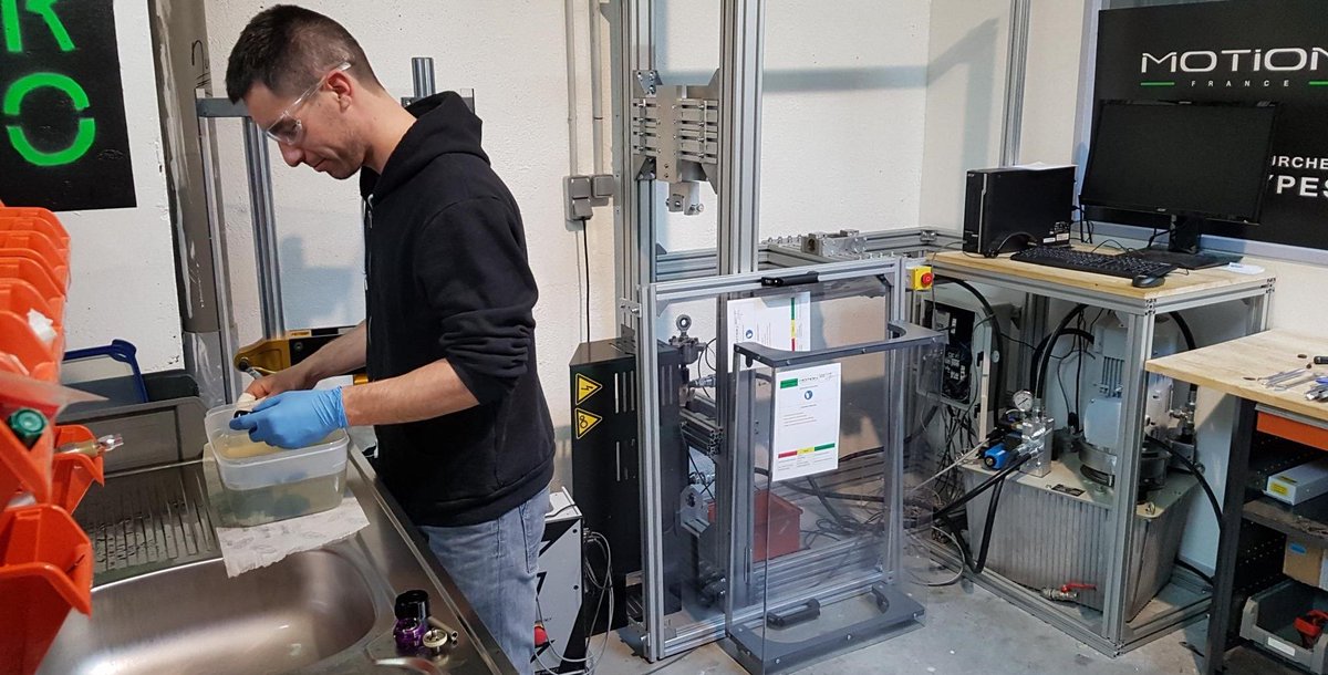 MotionRideFr's tweet image. MOTION can now rely on service providers in France, Italy, Switzerland and the UK  to take care of your fork wherever you are.  buff.ly/2GC8SZ9 #enduro #linkagefork #antidive #suspensiontechnology #SportsTech #motionride