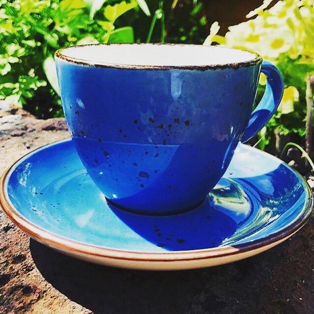 School start back today so time for a cuppa and catch up with friends! Oh and a slice of cake 😉#cake #Coffee #TimeOut #garden #Bucks #chill